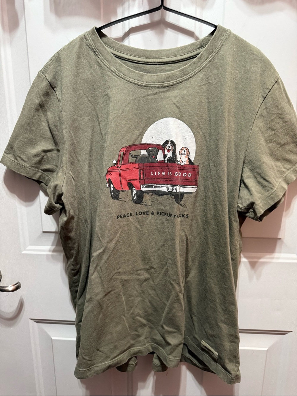 Life Is Good Women’s Olive Graphic Tee with Red Pickup Truck and Dogs XL